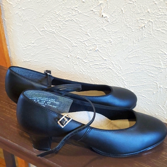 Capezio Women's Ballet & Dance Shoes 🩰 - Picture 6 of 9